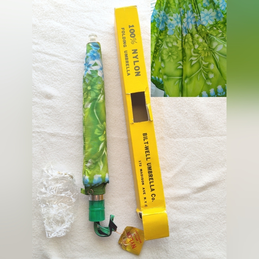 Bilt-Well Umbrella Co VINTAGE Green Blue Mid Century Nylon Umbrella